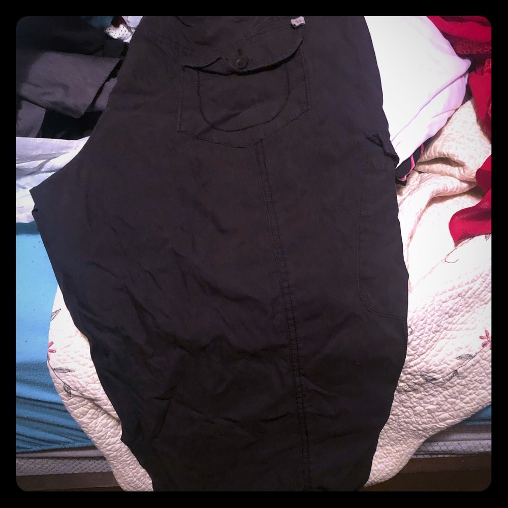2 pair of Capri